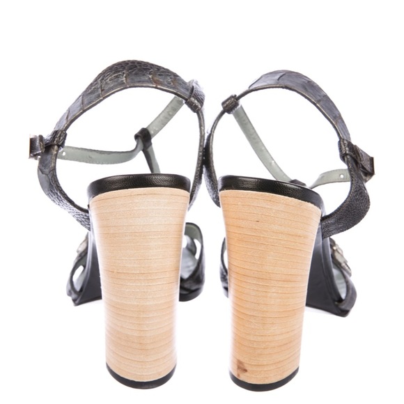 Gucci T-strap animal print sandals - Picture 5 of 5